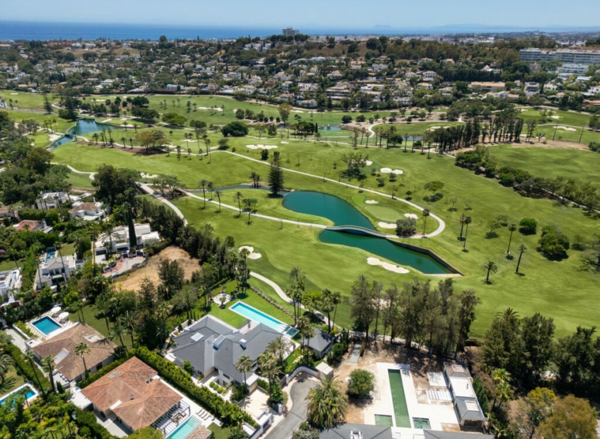 Resale - House -
Las Brisas