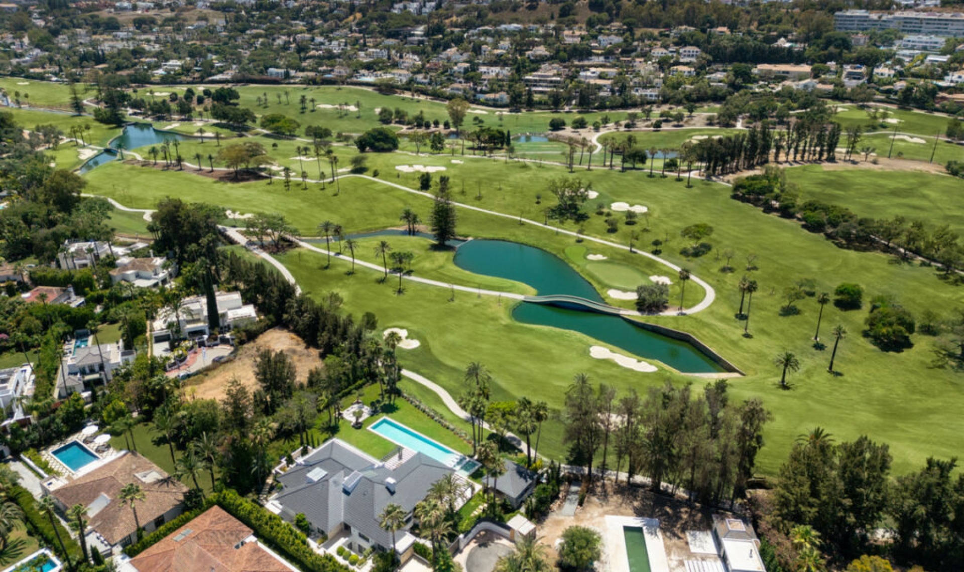 Resale - House -
Las Brisas