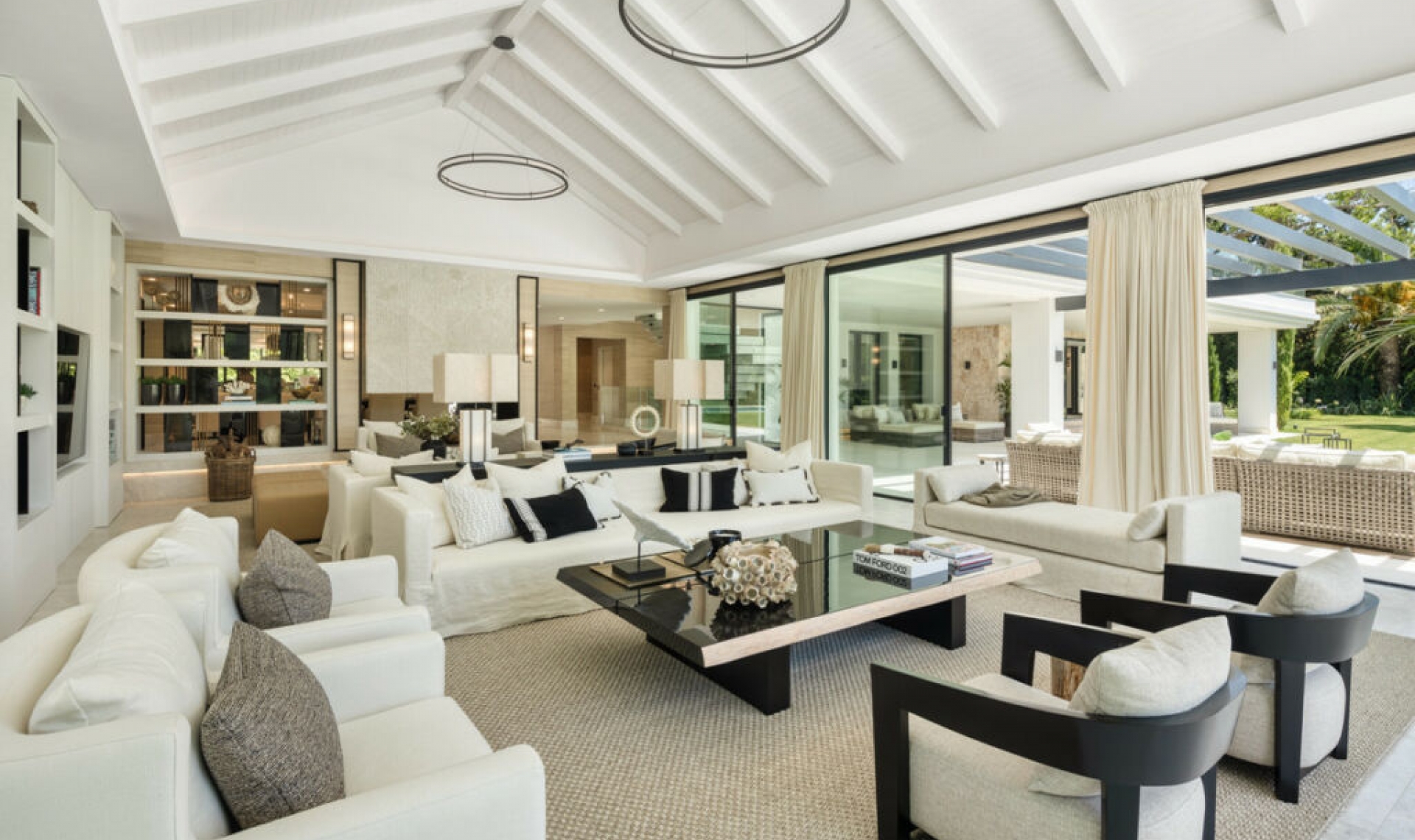 Resale - House -
Las Brisas