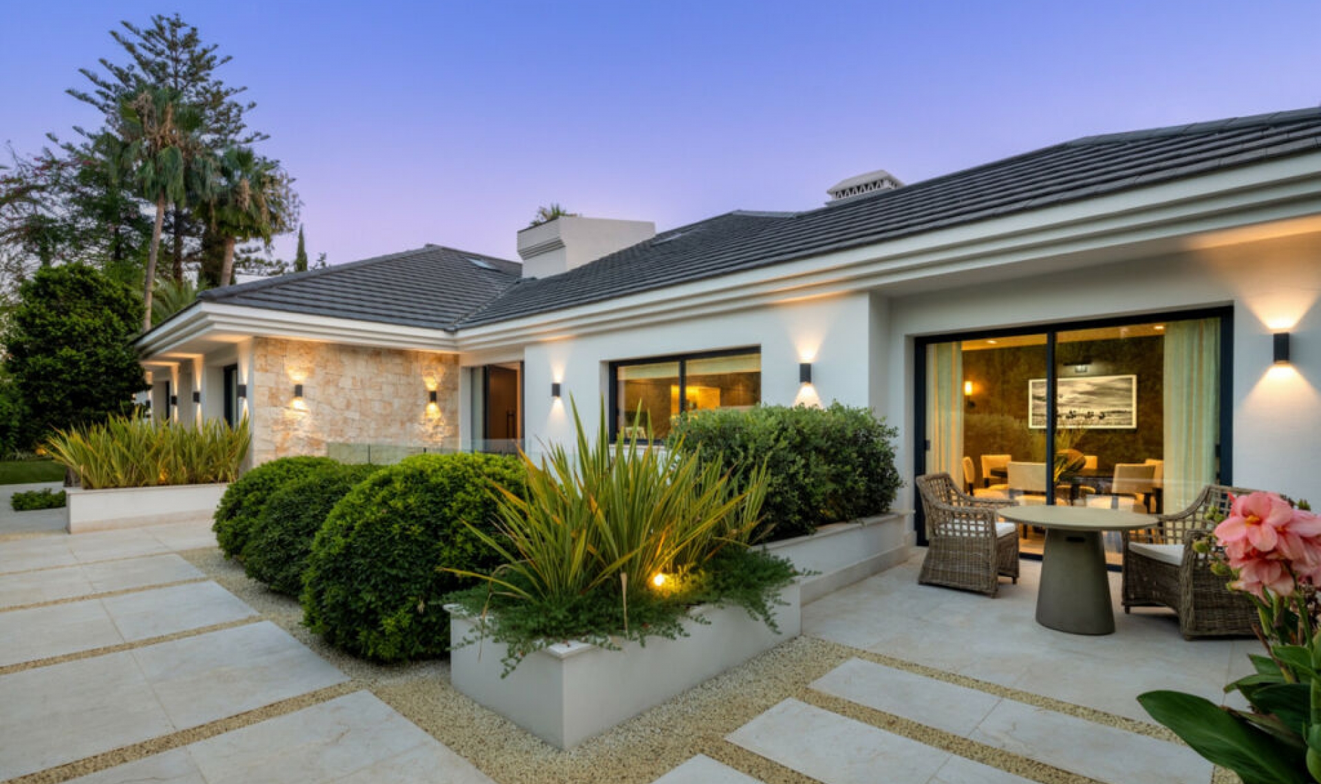 Resale - House -
Las Brisas
