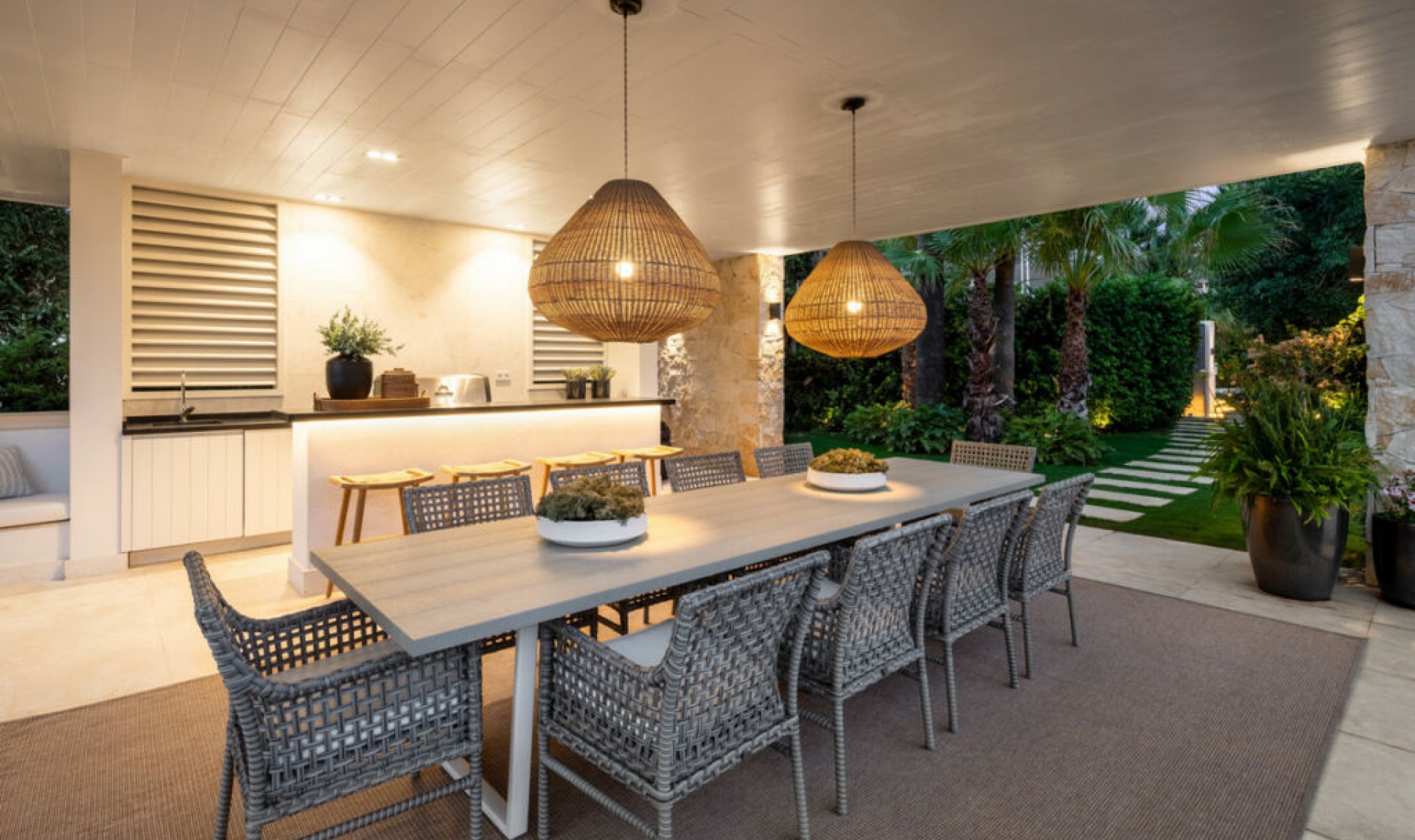 Resale - House -
Las Brisas