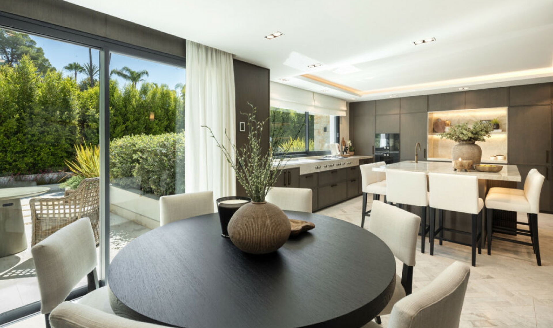 Resale - House -
Las Brisas