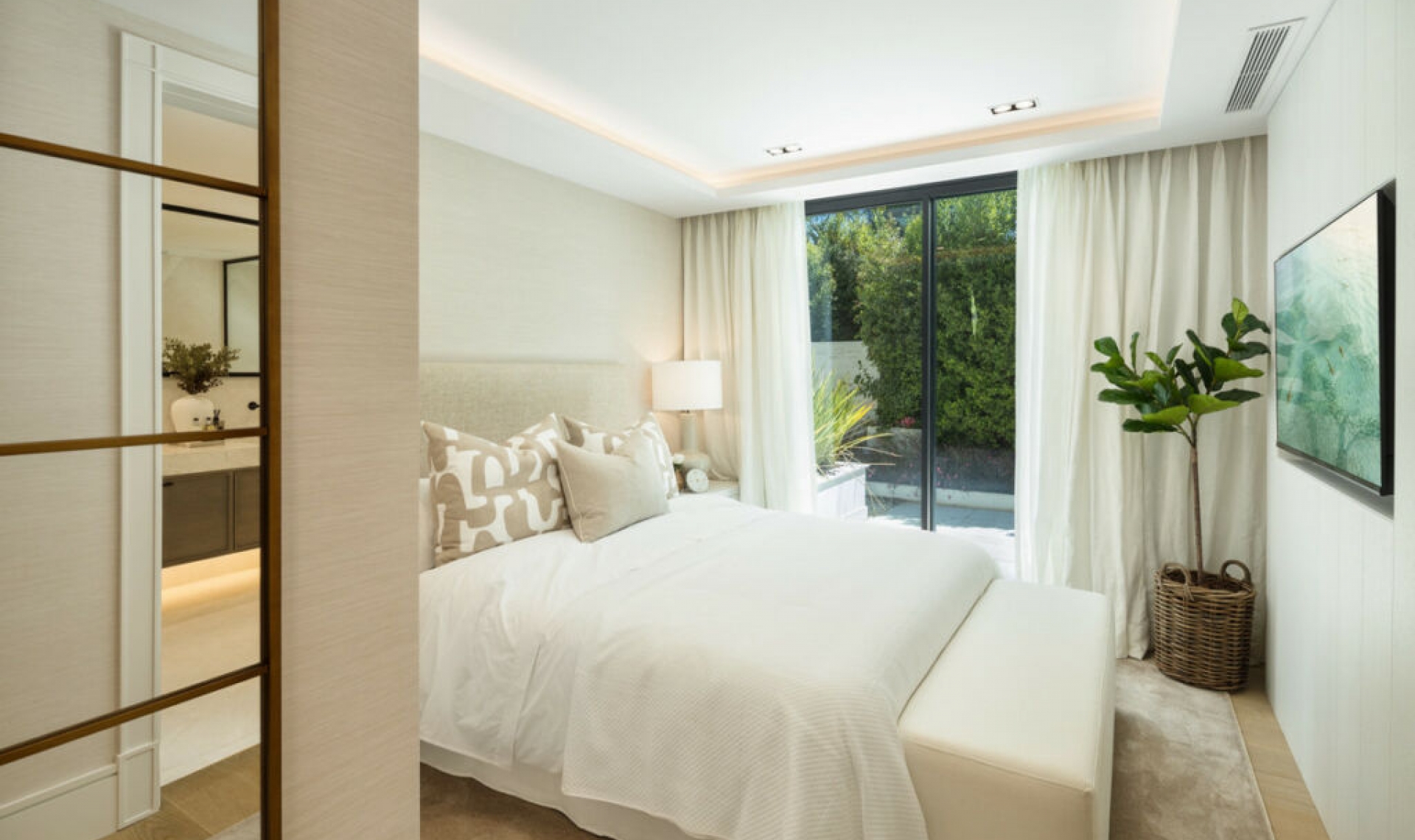 Resale - House -
Las Brisas