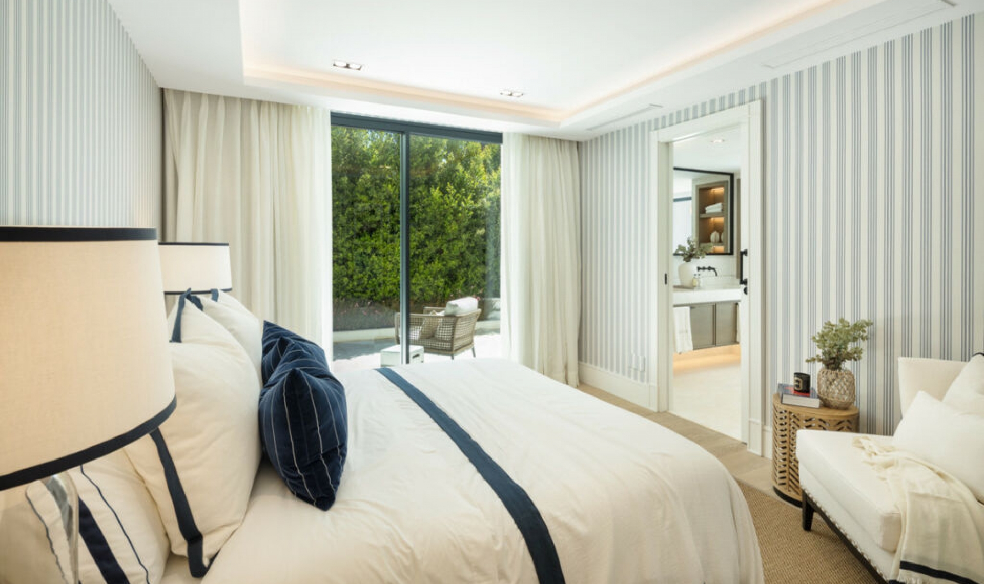 Resale - House -
Las Brisas
