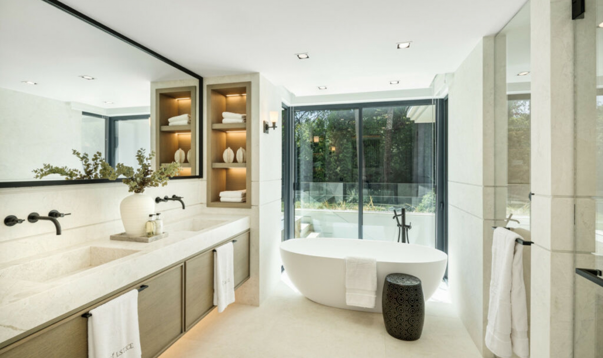 Resale - House -
Las Brisas