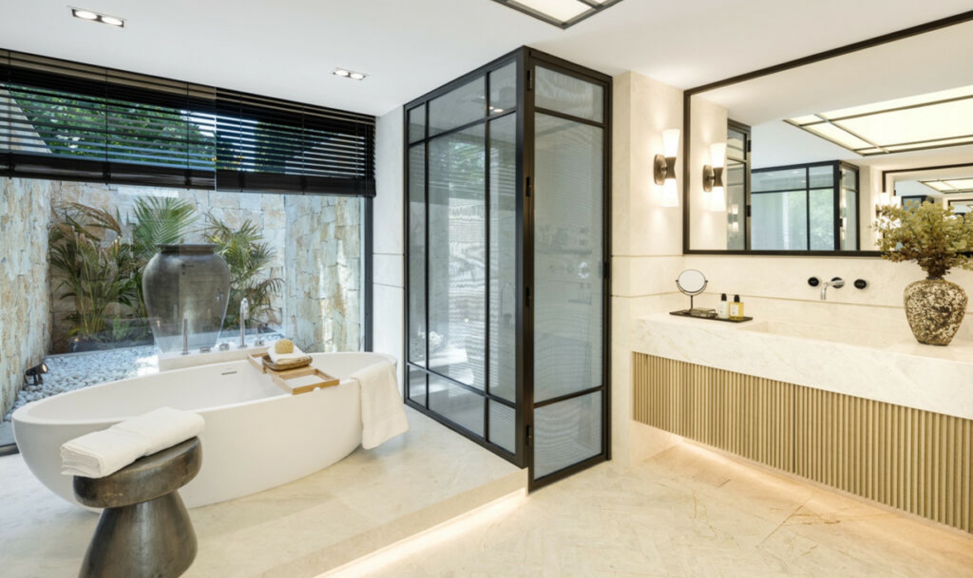 Resale - House -
Las Brisas