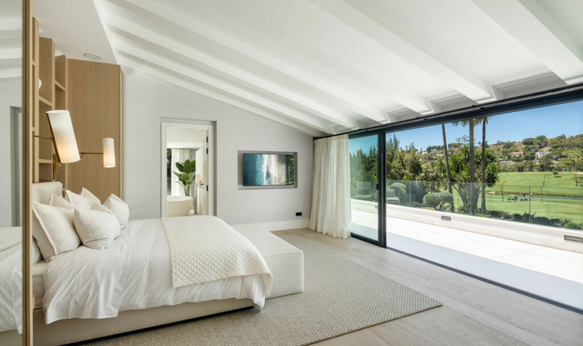 Resale - House -
Las Brisas