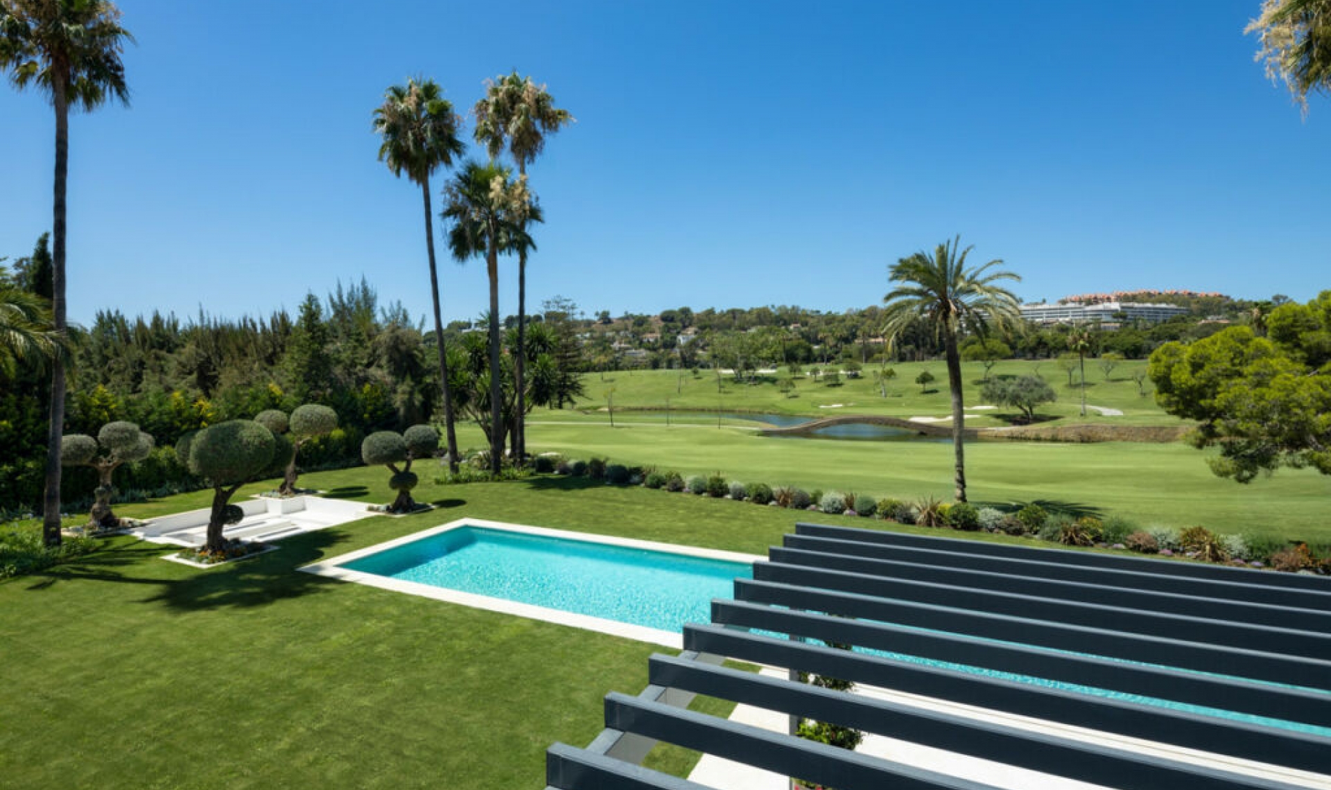 Resale - House -
Las Brisas
