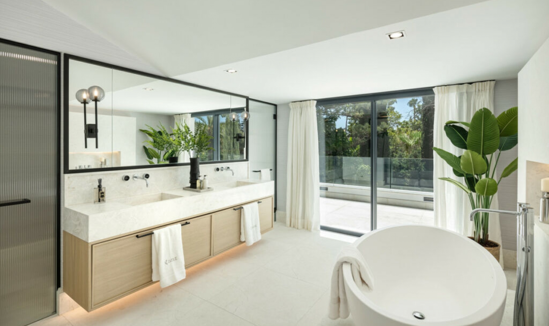 Resale - House -
Las Brisas