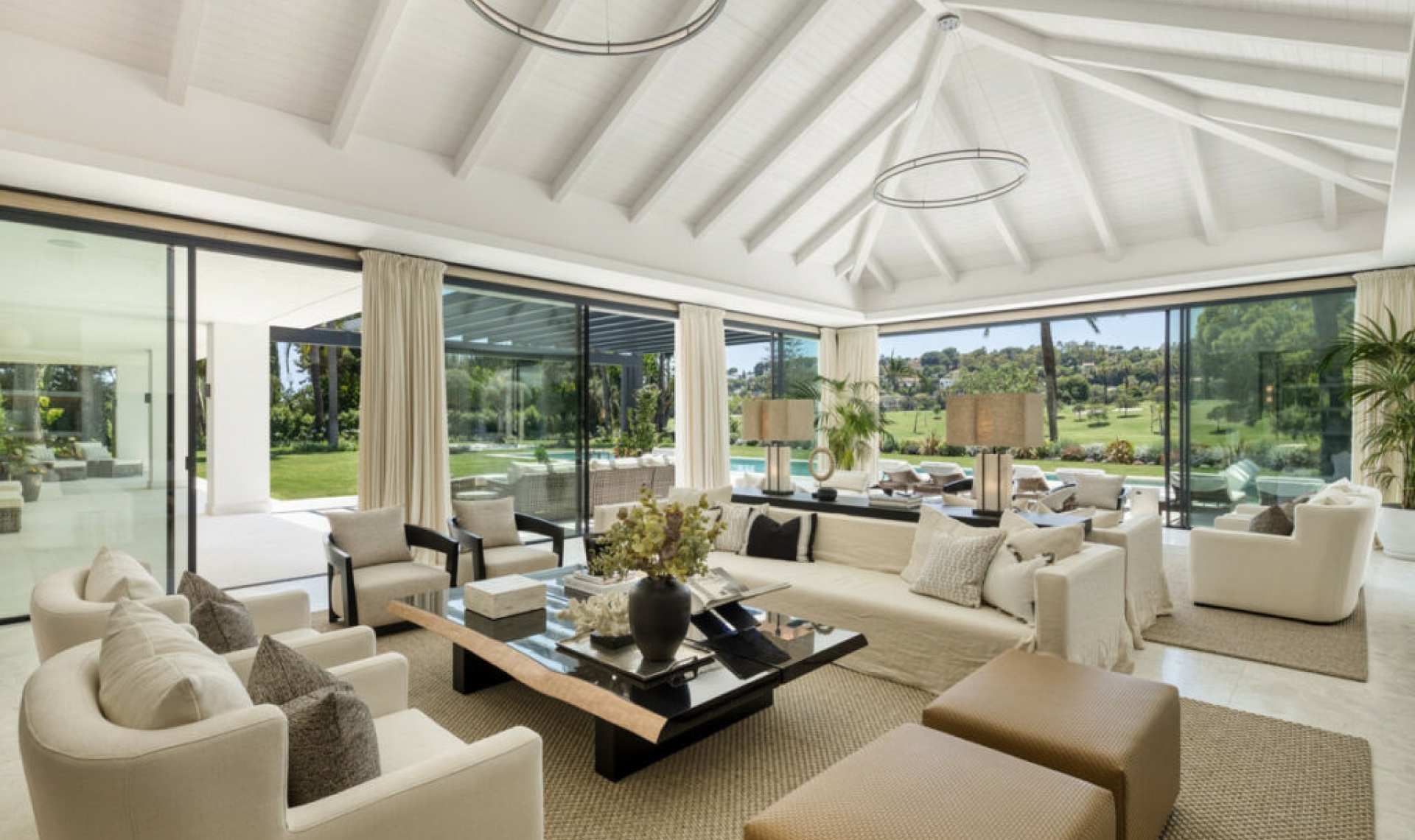 Resale - House -
Las Brisas