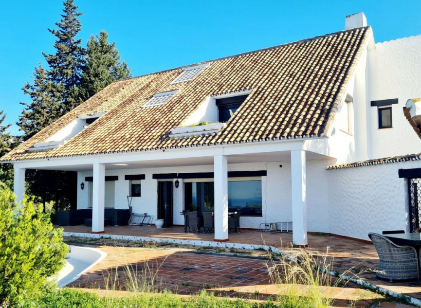Resale - House -
Las Chapas