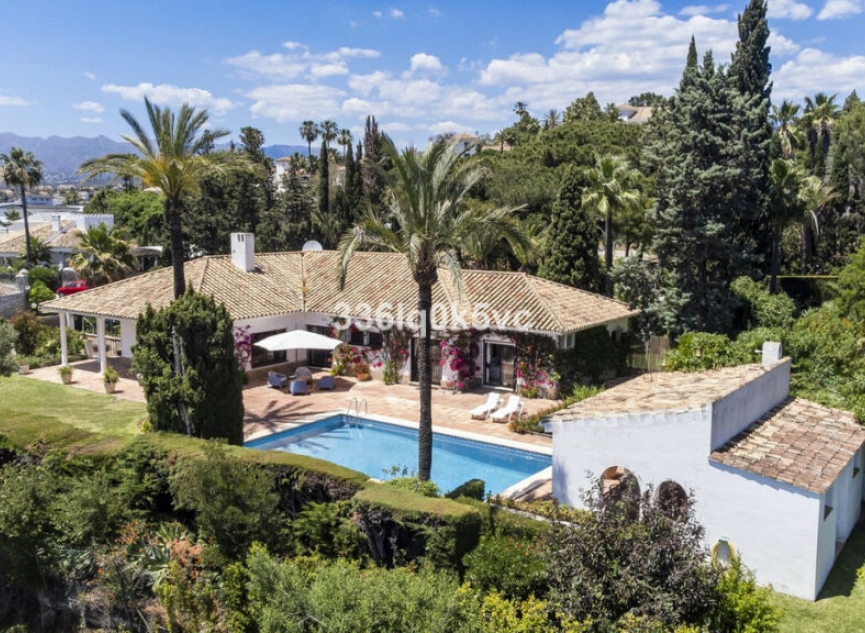 Resale - House -
Las Chapas