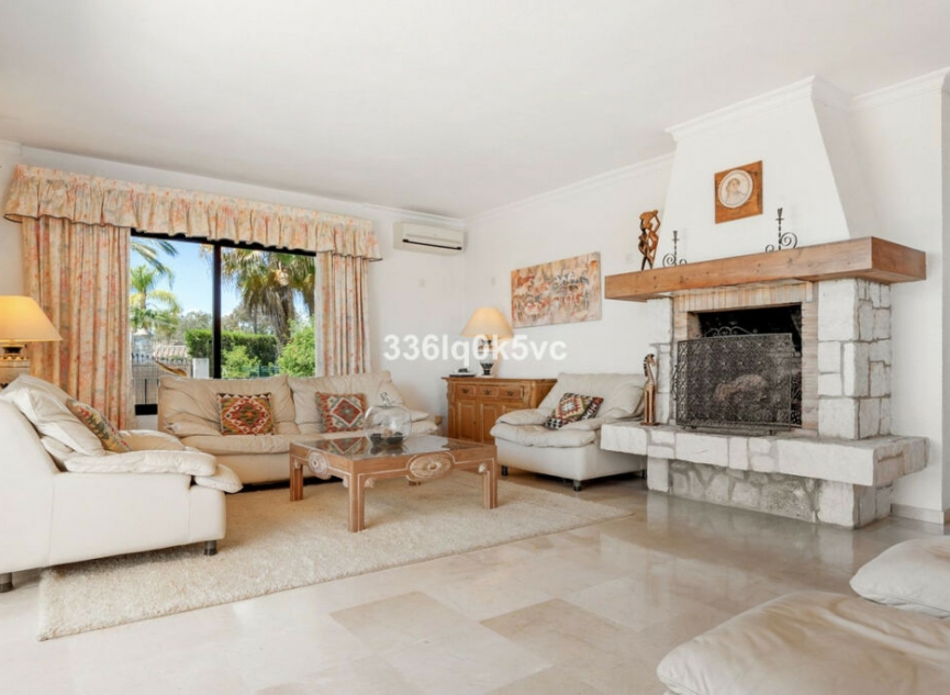 Resale - House -
Las Chapas