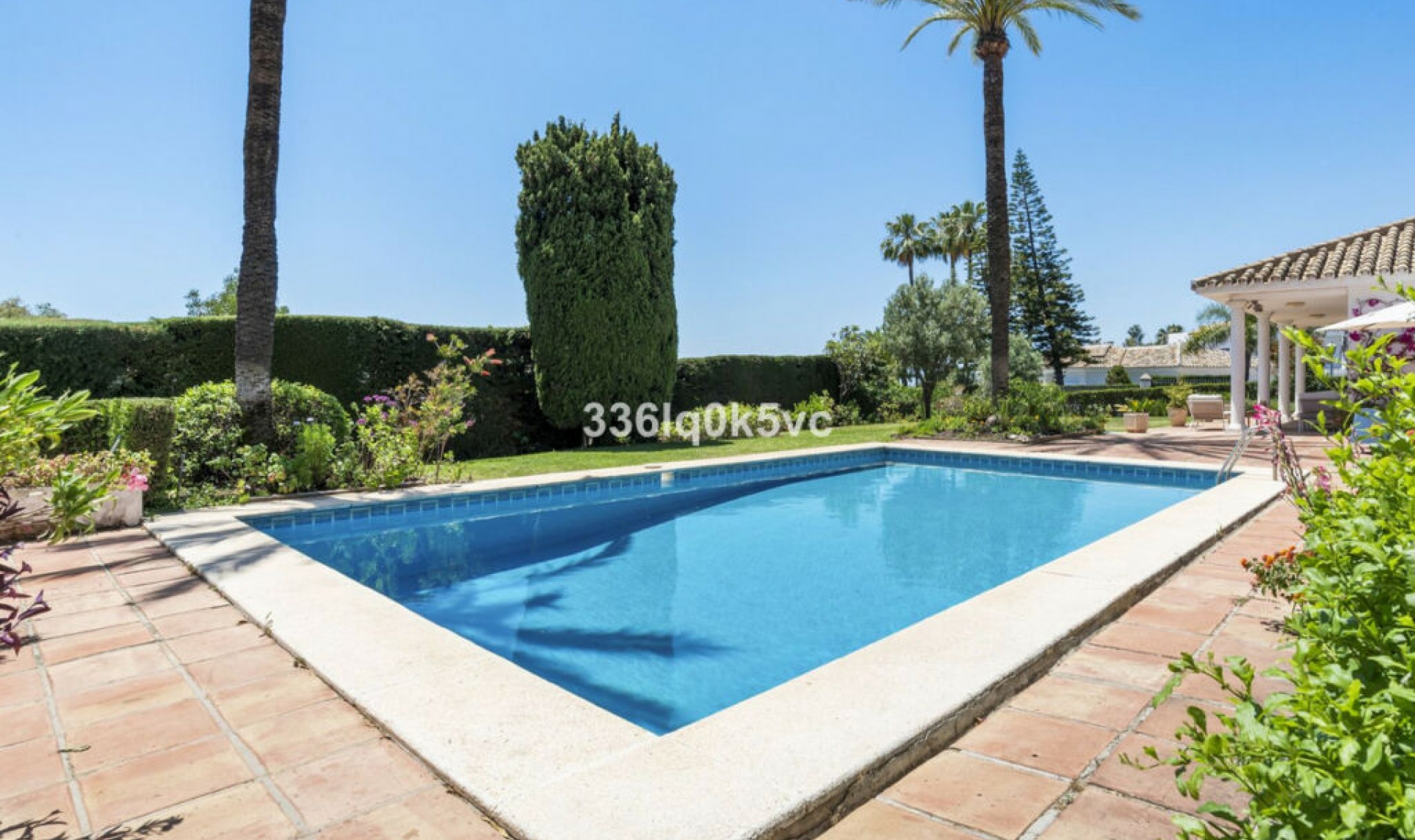 Resale - House -
Las Chapas