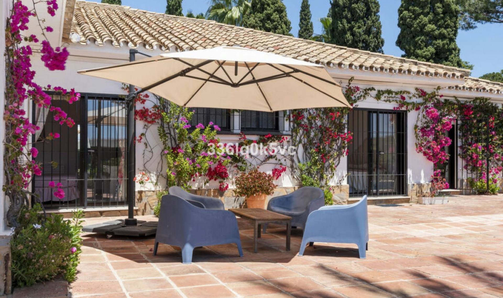 Resale - House -
Las Chapas