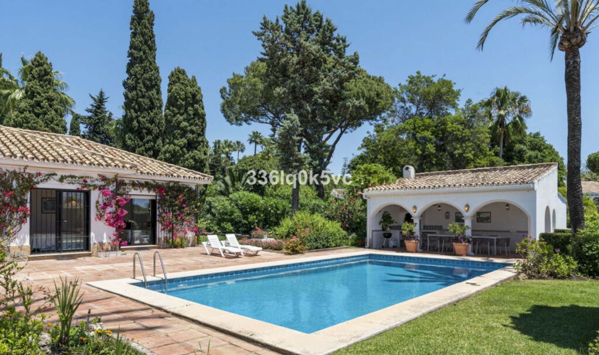 Resale - House -
Las Chapas