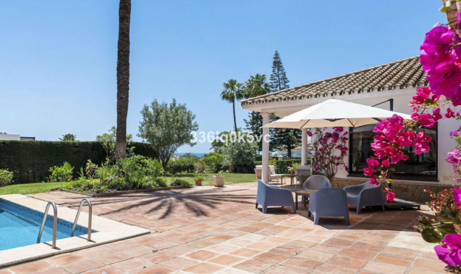 Resale - House -
Las Chapas