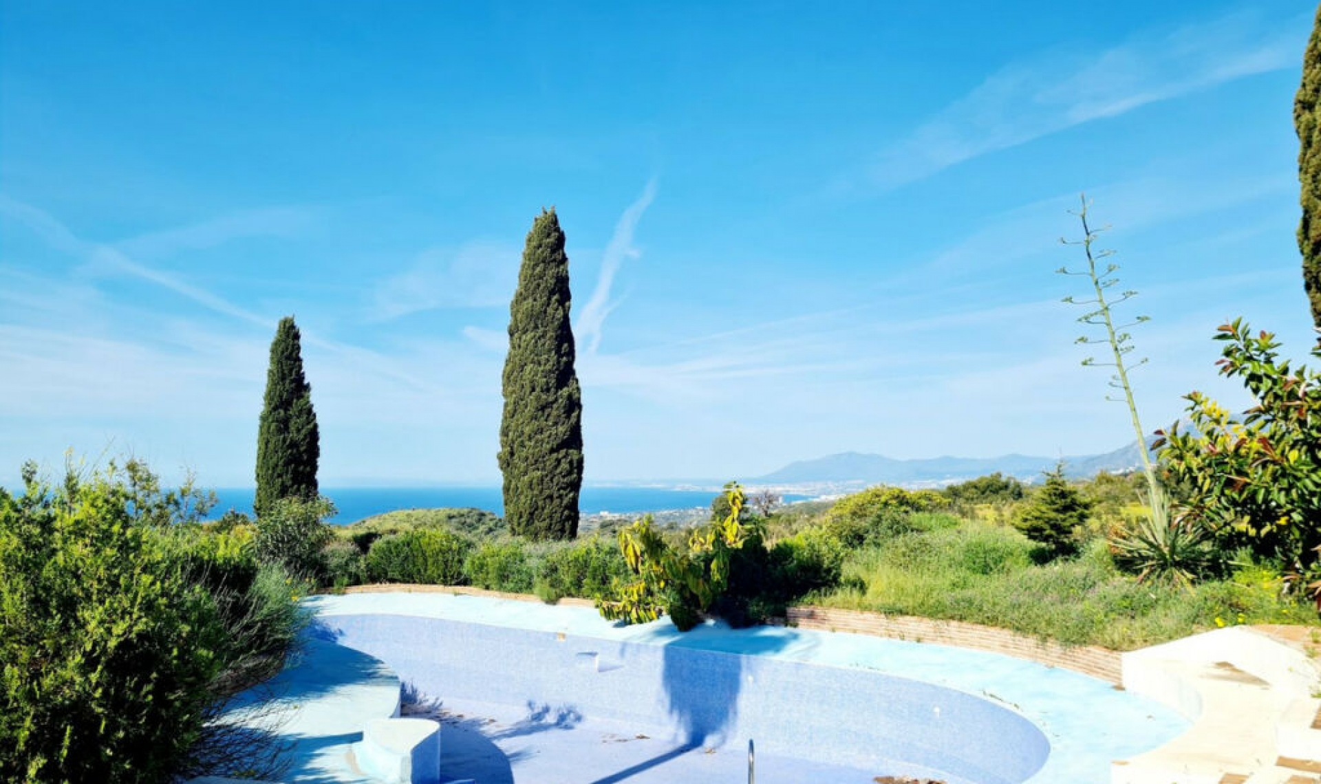 Resale - House -
Las Chapas