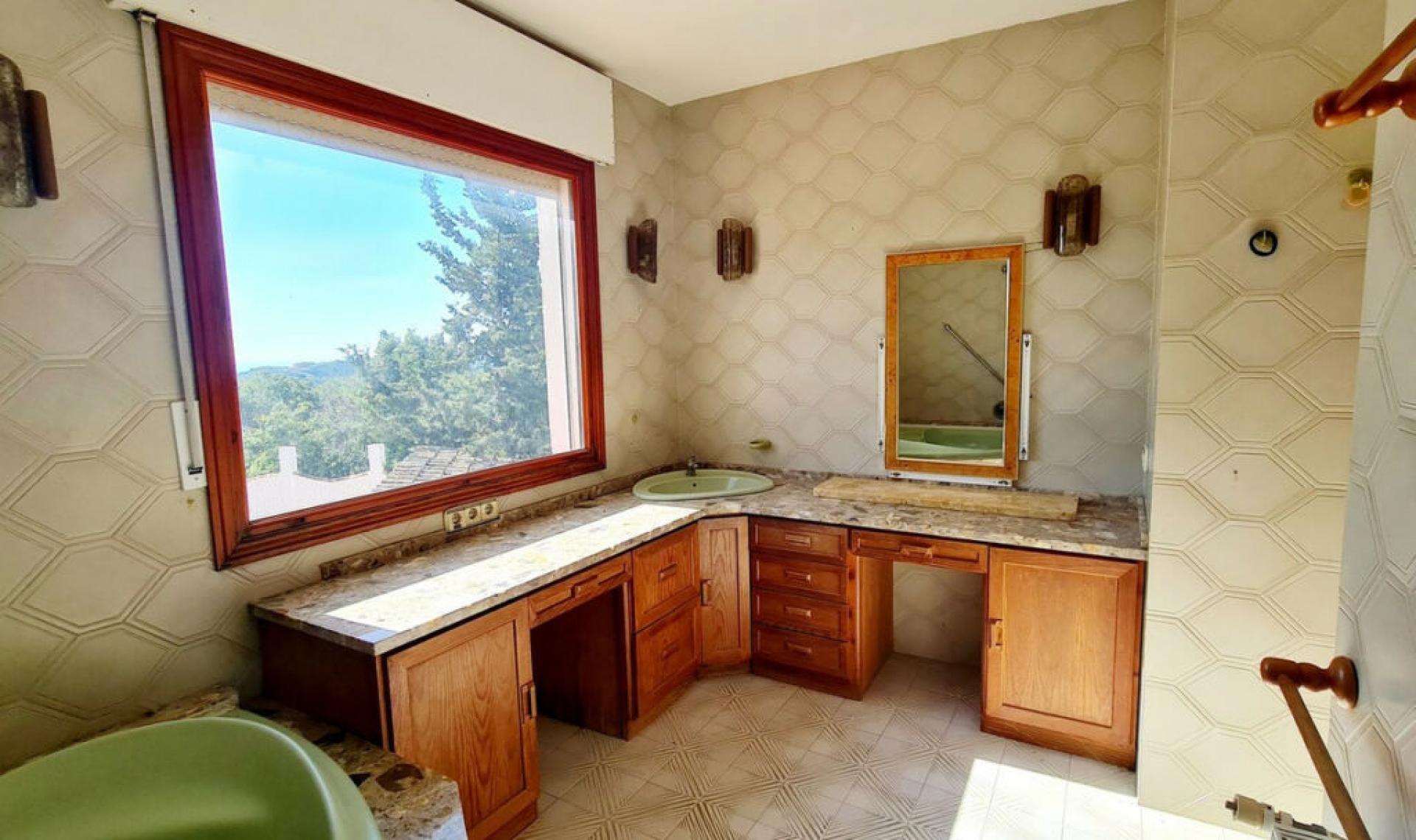 Resale - House -
Las Chapas