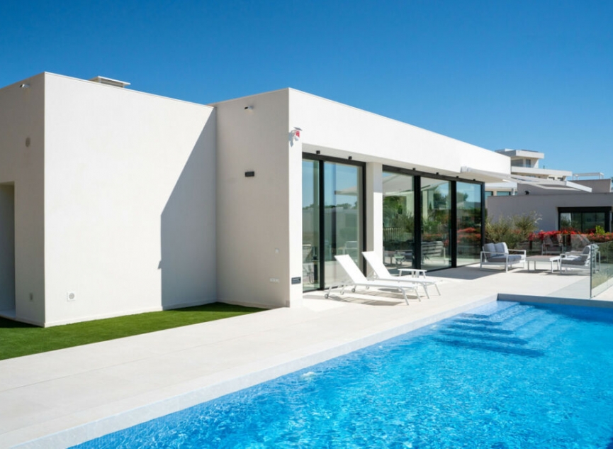 Resale - House -
Las Colinas Golf