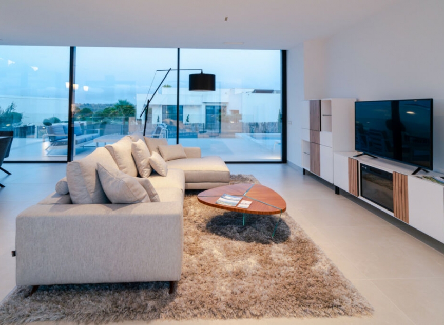 Resale - House -
Las Colinas Golf