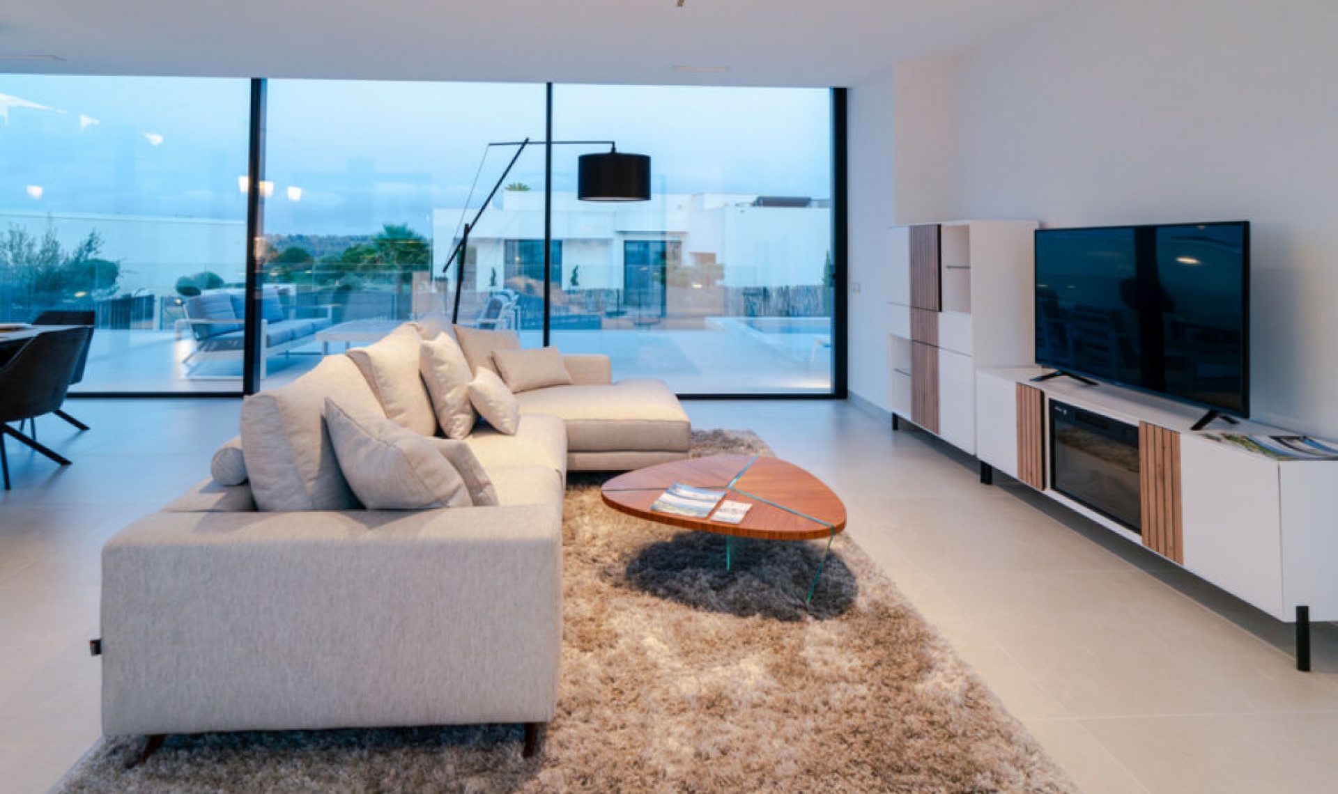 Resale - House -
Las Colinas Golf