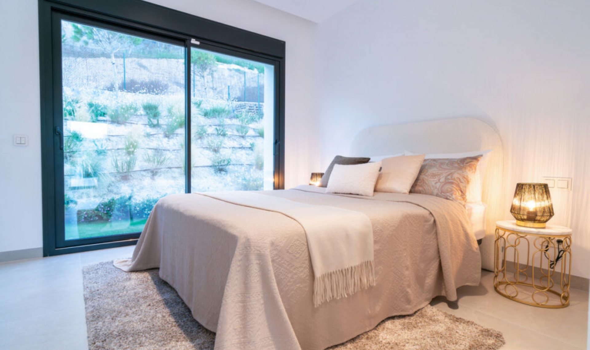 Resale - House -
Las Colinas Golf