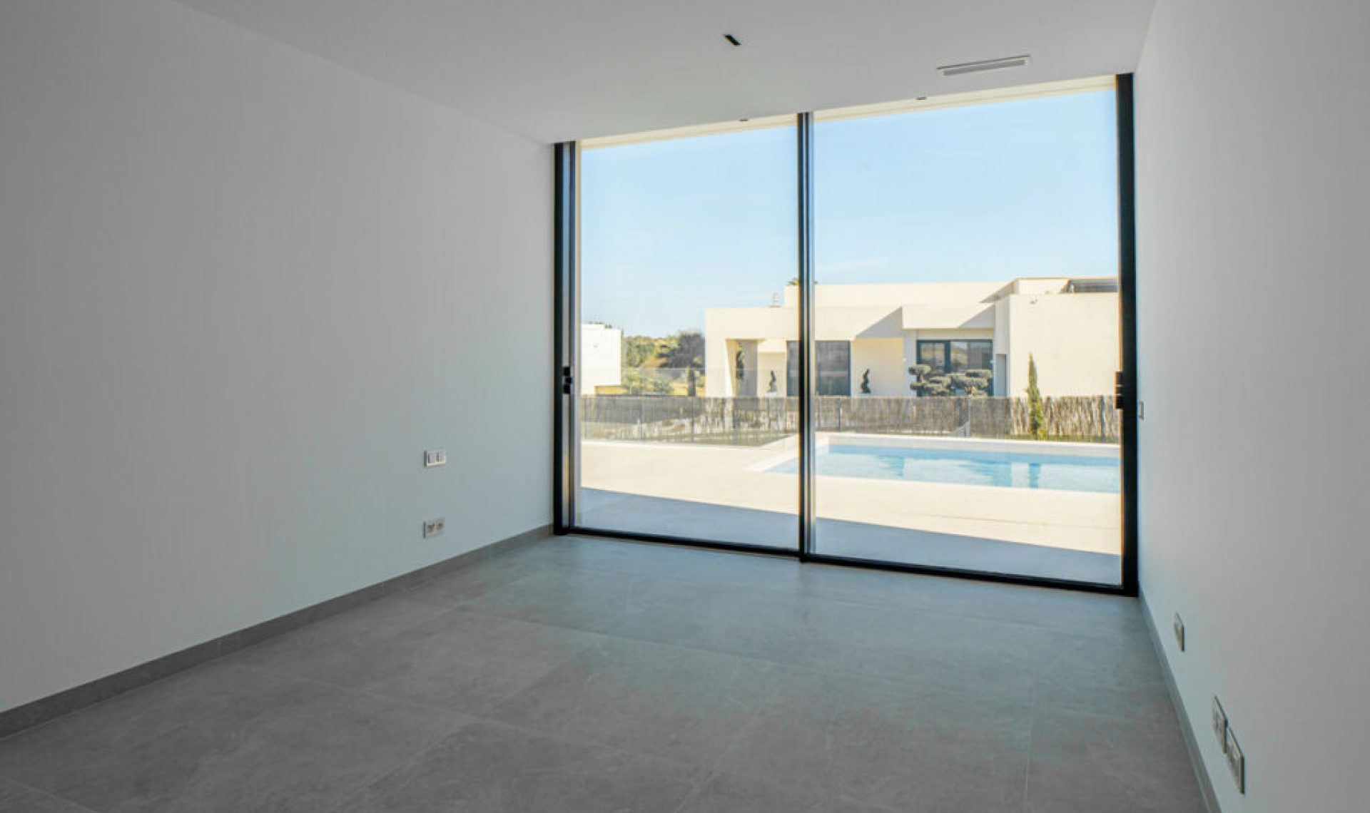 Resale - House -
Las Colinas Golf