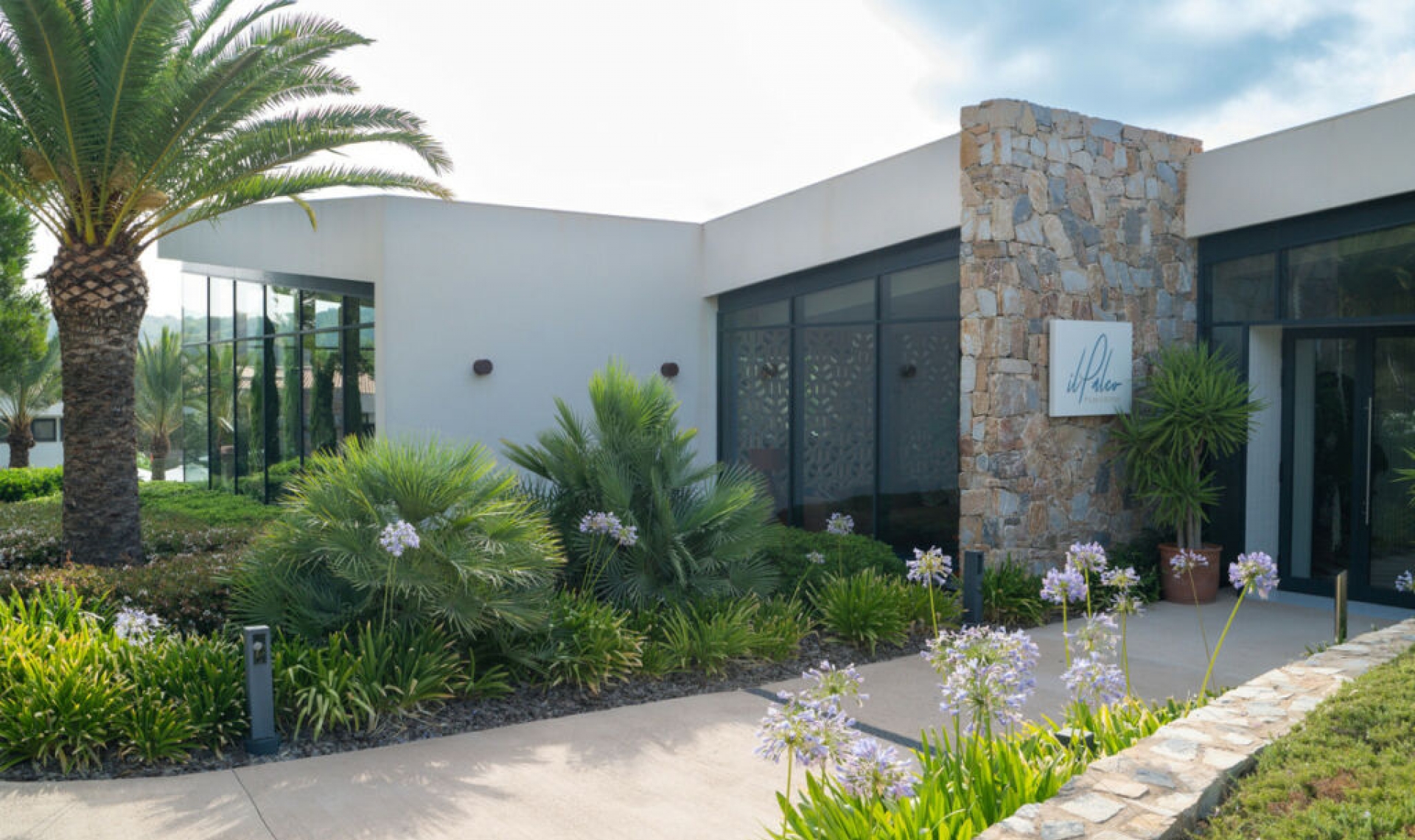 Resale - House -
Las Colinas Golf