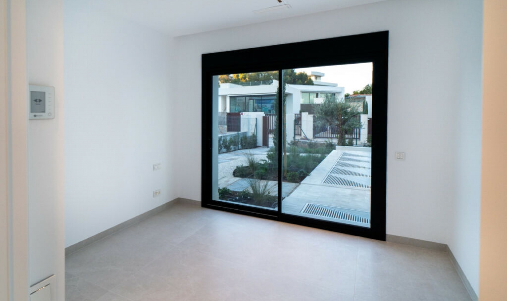 Resale - House -
Las Colinas Golf