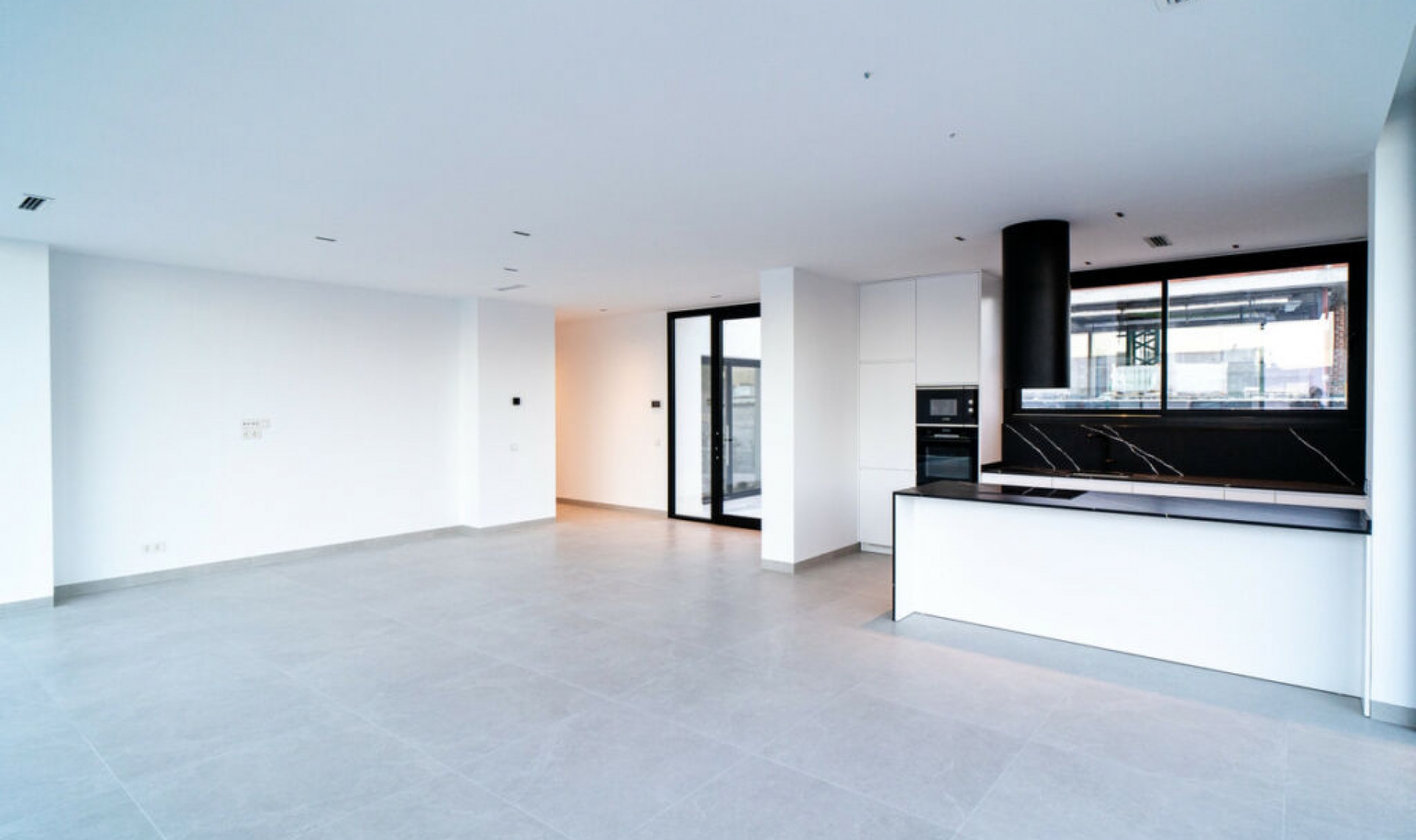 Resale - House -
Las Colinas Golf