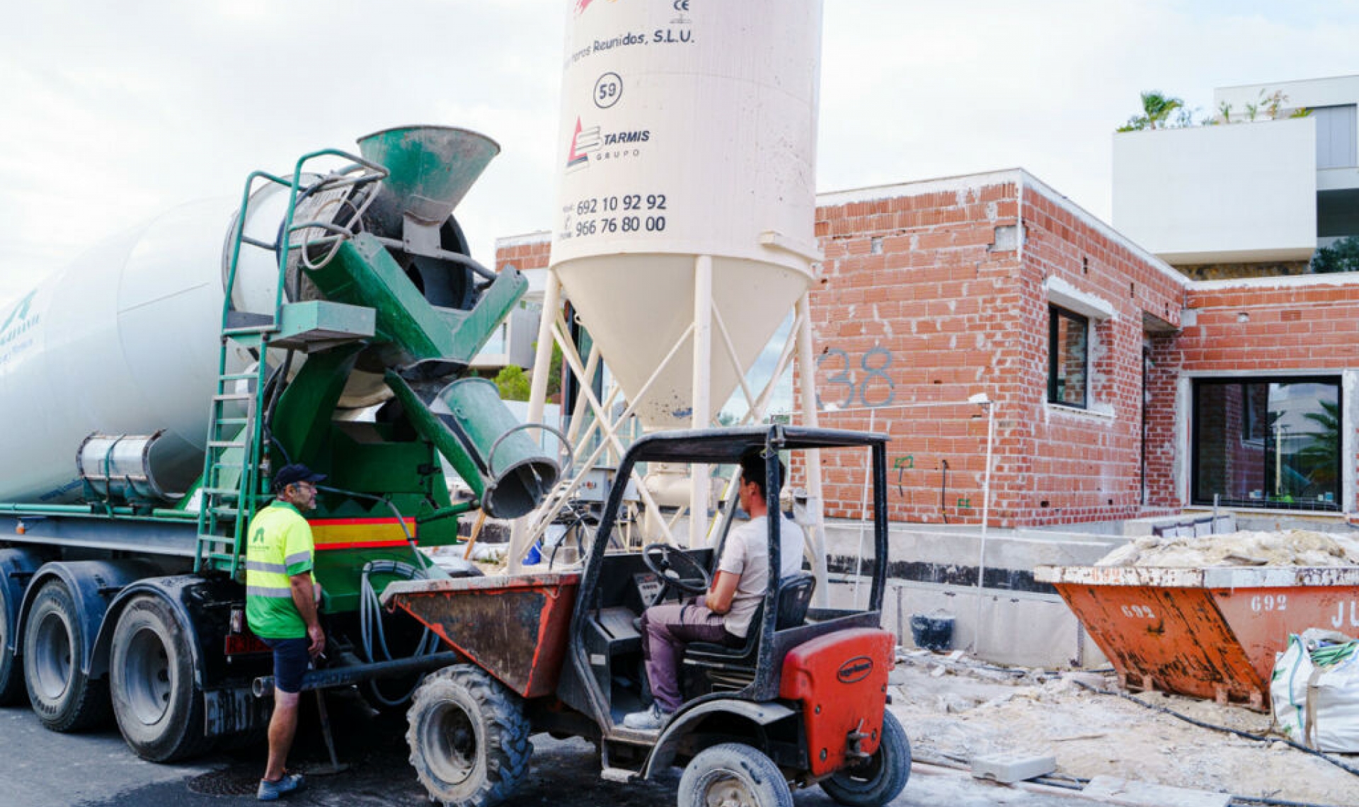 Resale - House -
Las Colinas Golf