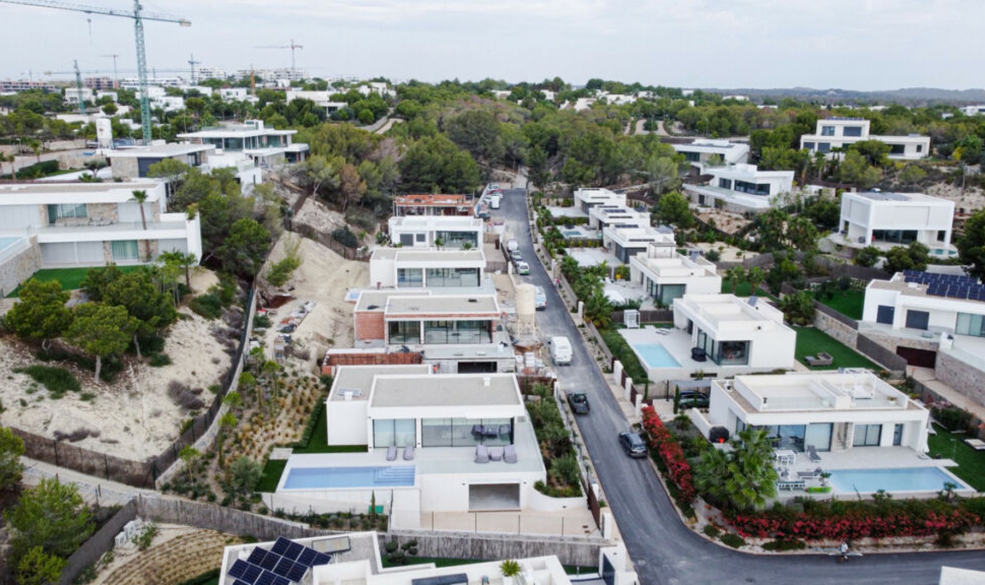 Resale - House -
Las Colinas Golf