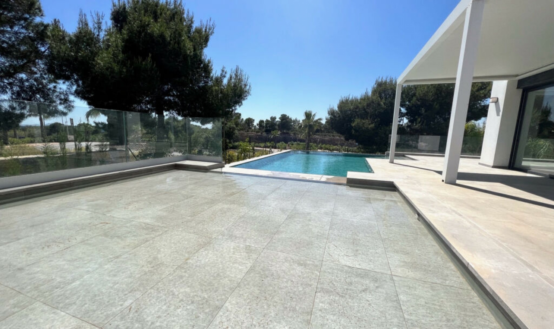 Resale - House -
Las Colinas Golf