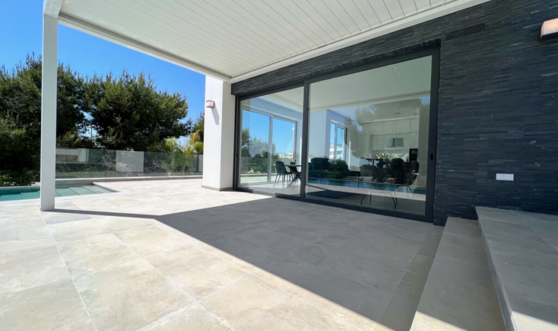 Resale - House -
Las Colinas Golf