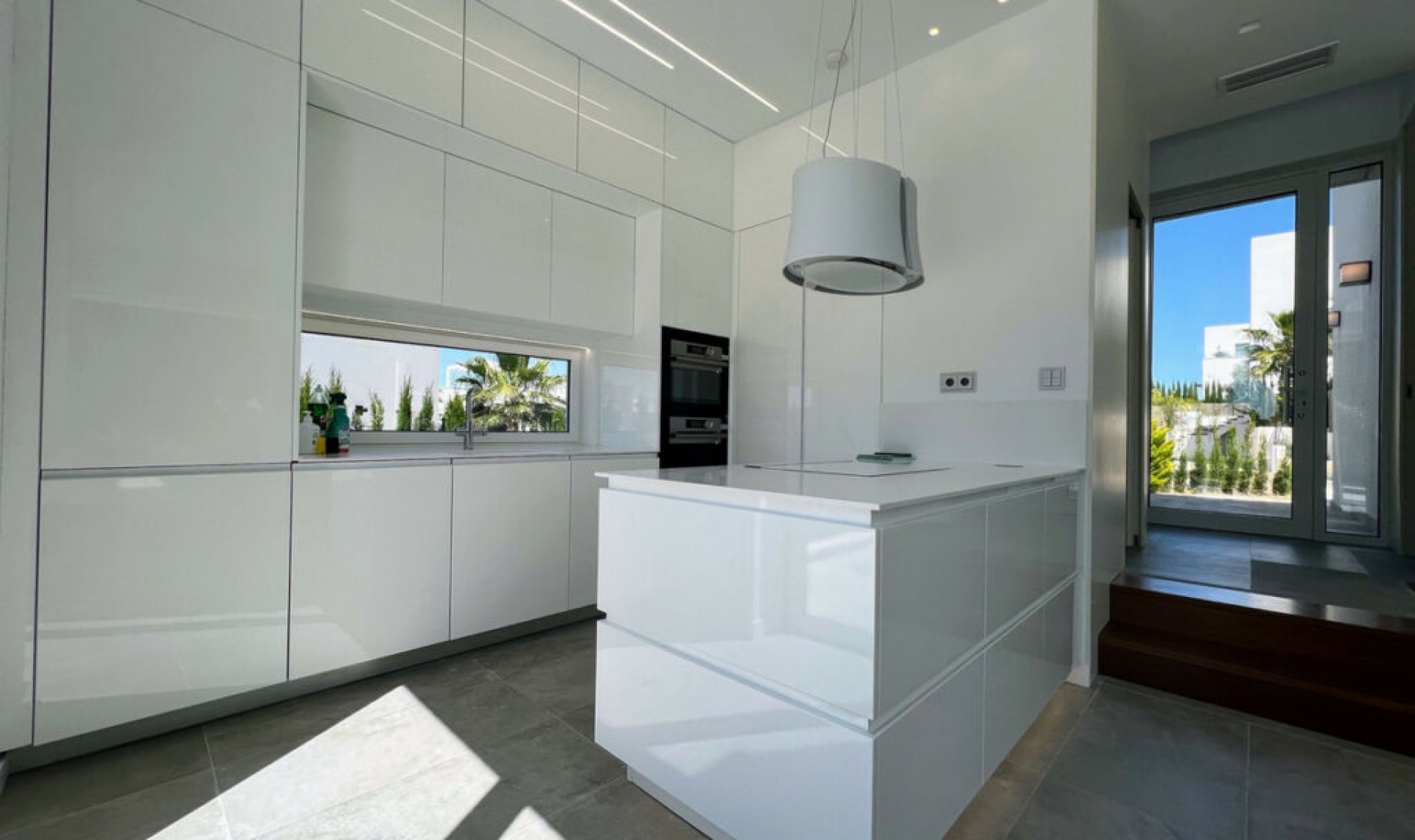 Resale - House -
Las Colinas Golf