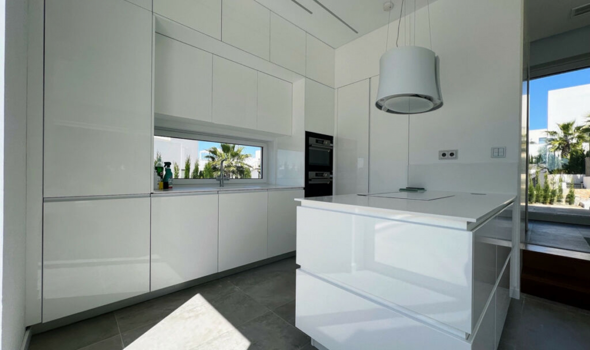 Resale - House -
Las Colinas Golf