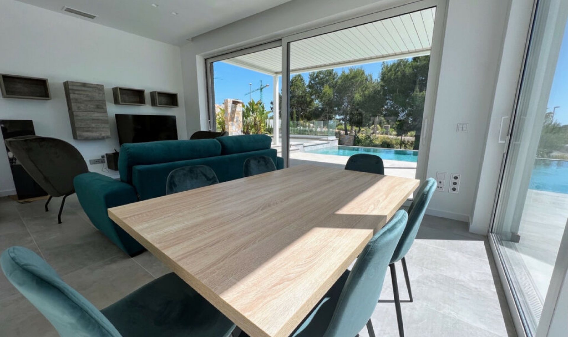 Resale - House -
Las Colinas Golf