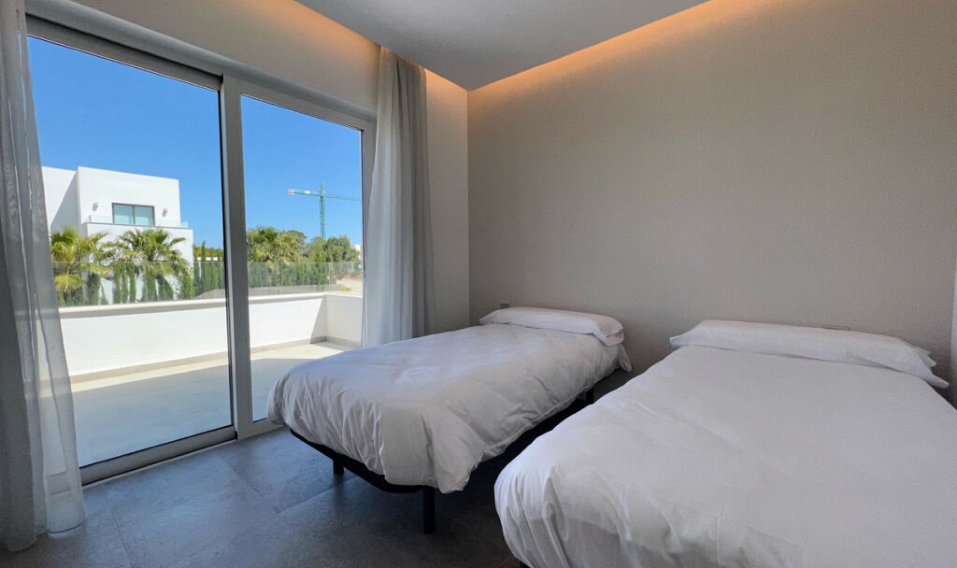 Resale - House -
Las Colinas Golf