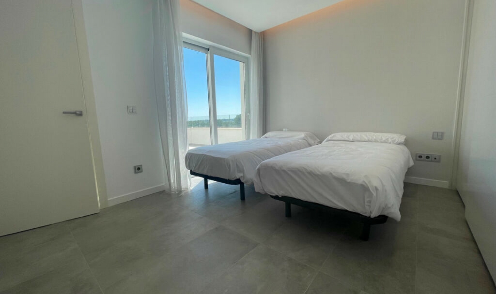 Resale - House -
Las Colinas Golf