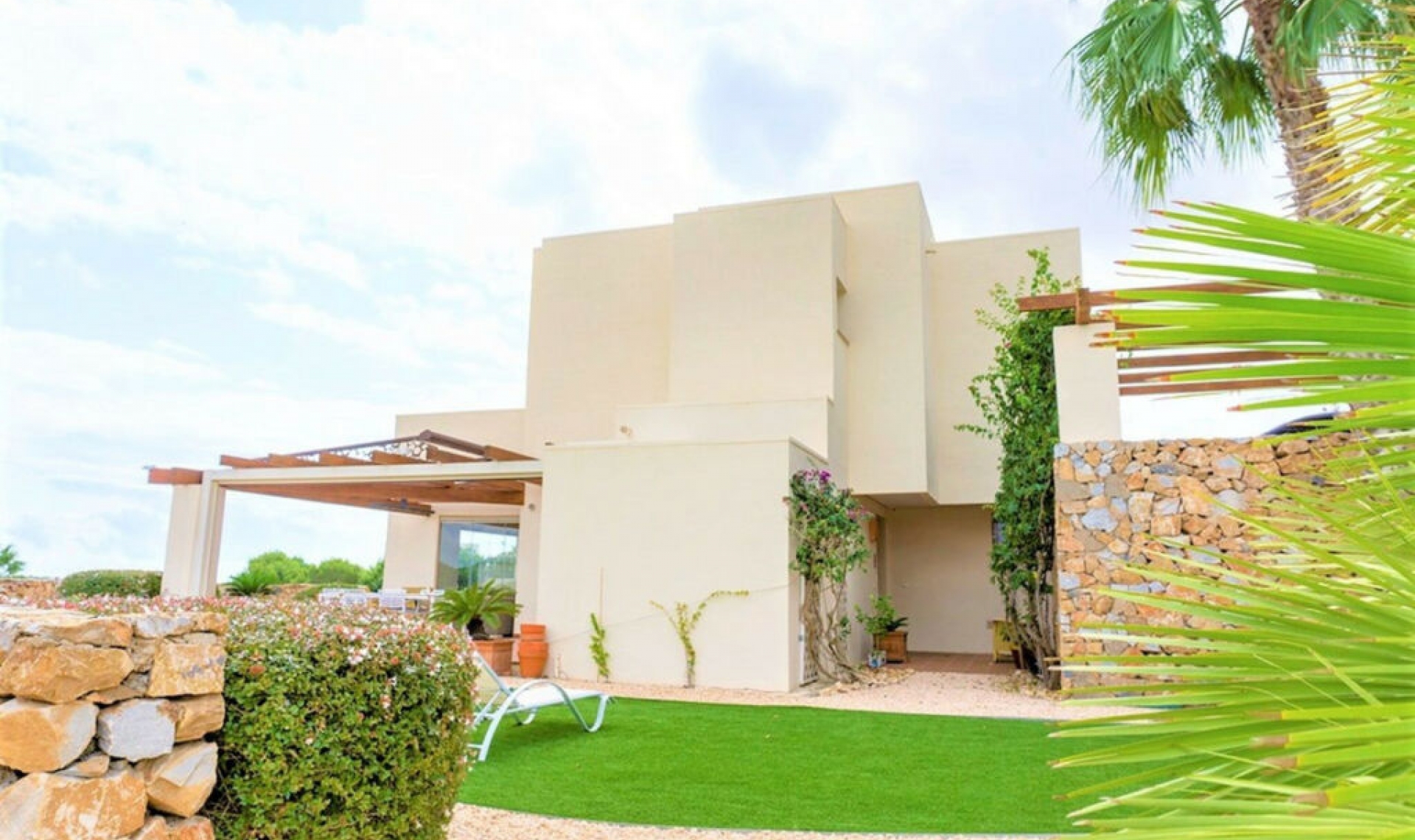 Resale - House -
Las Colinas Golf