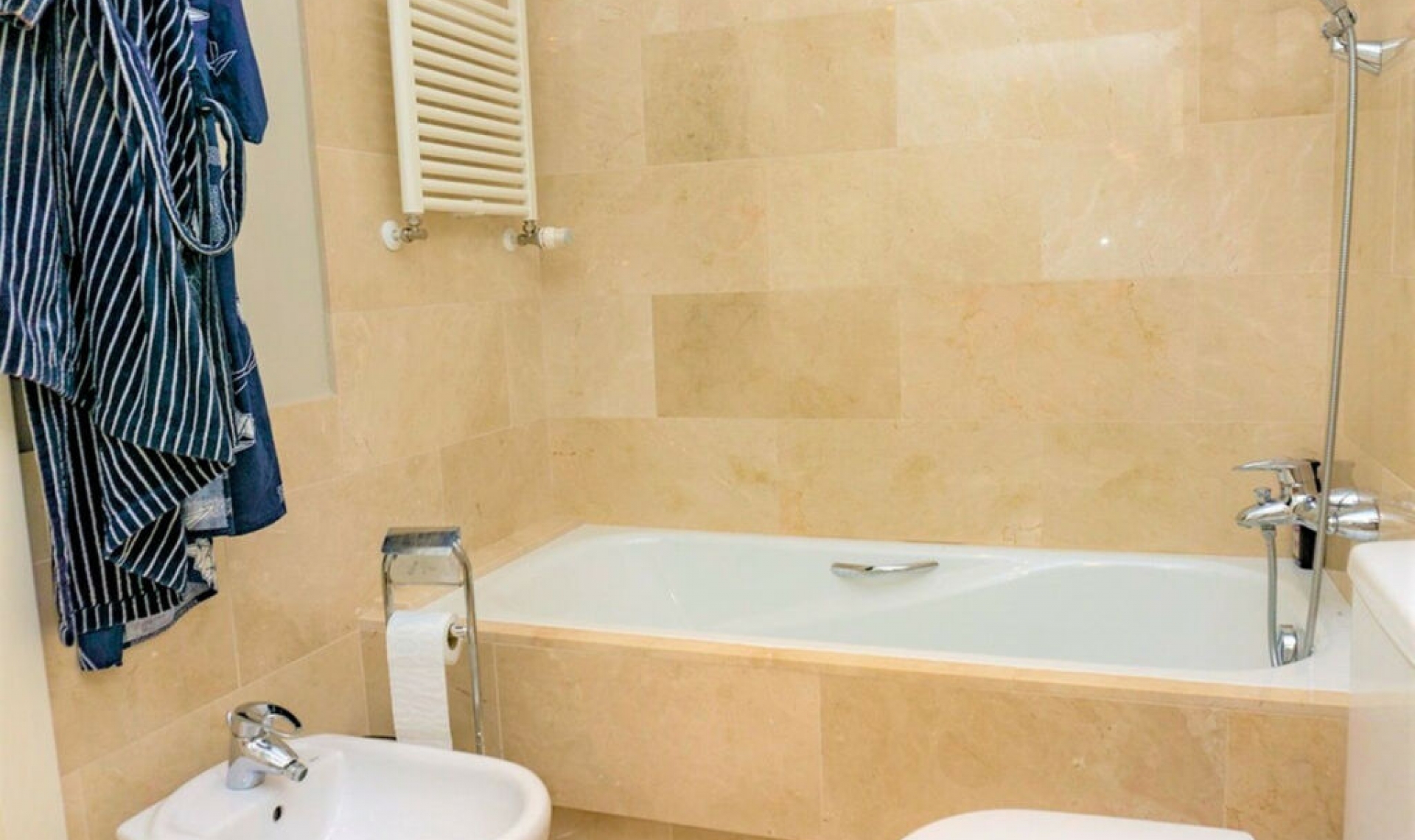 Resale - House -
Las Colinas Golf