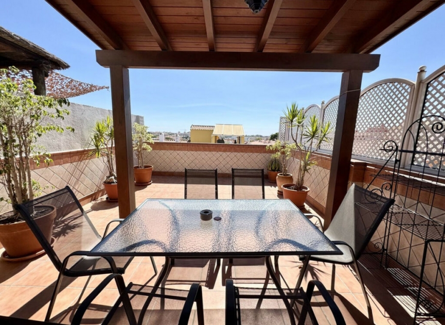 Resale - House -
Las Lagunas