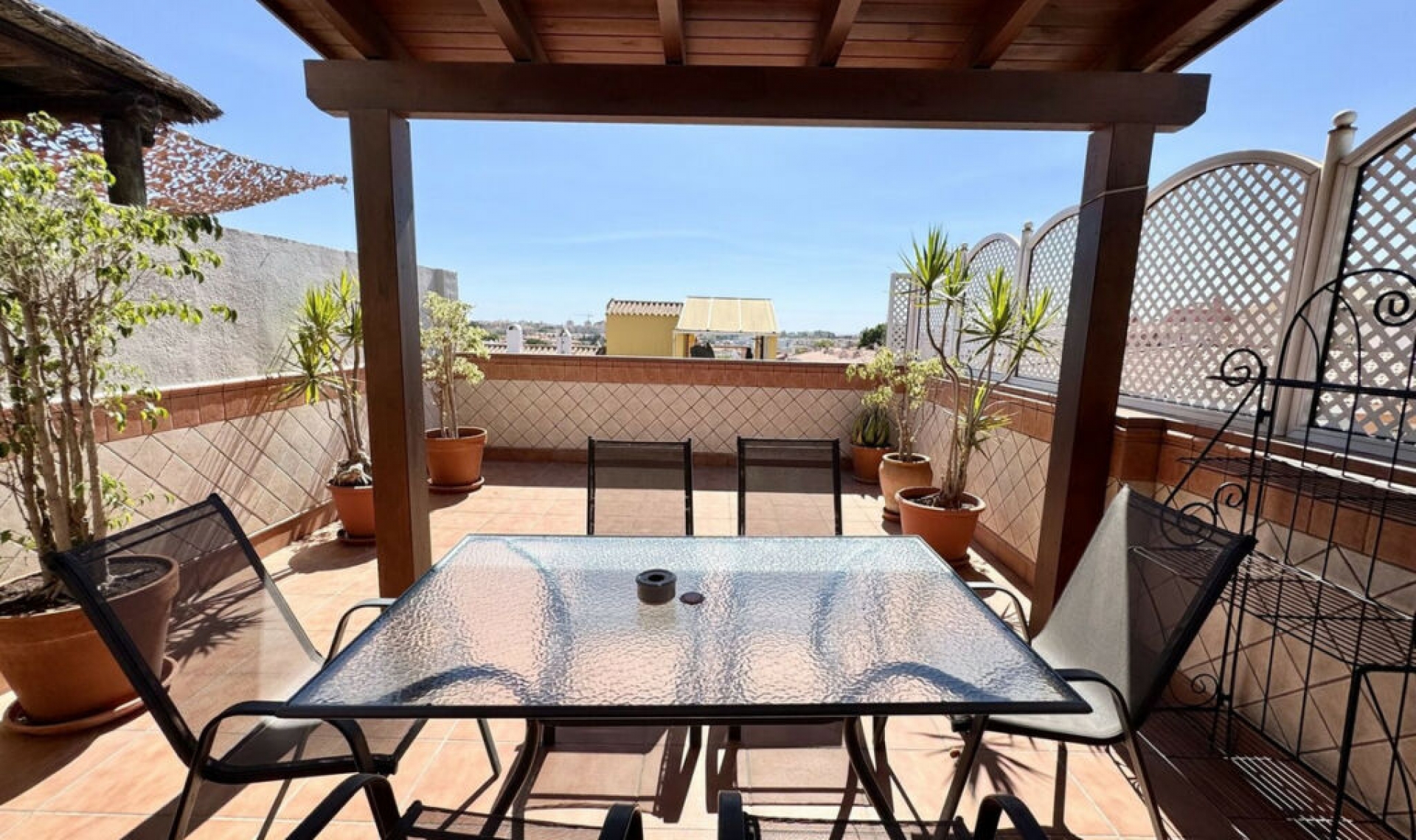 Resale - House -
Las Lagunas