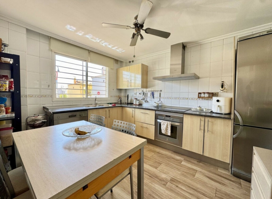 Resale - House -
Las Lagunas