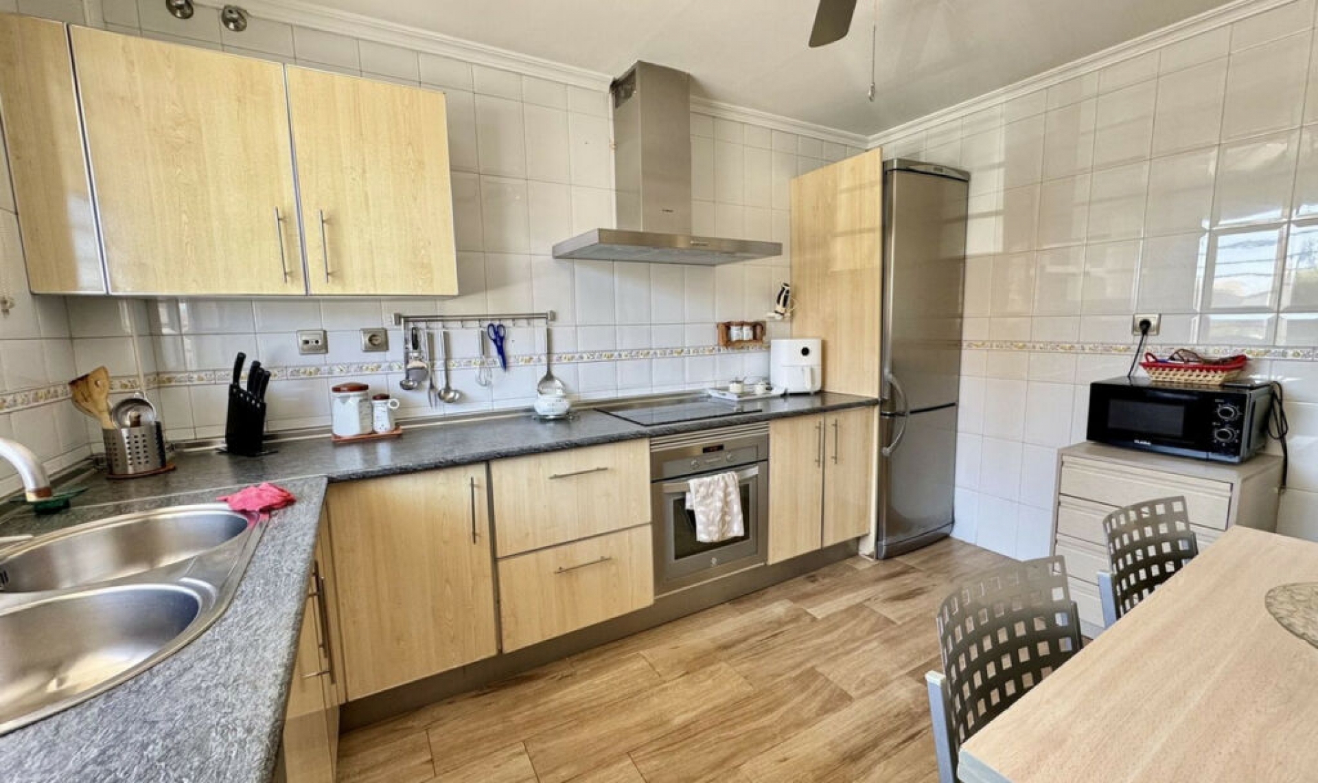 Resale - House -
Las Lagunas