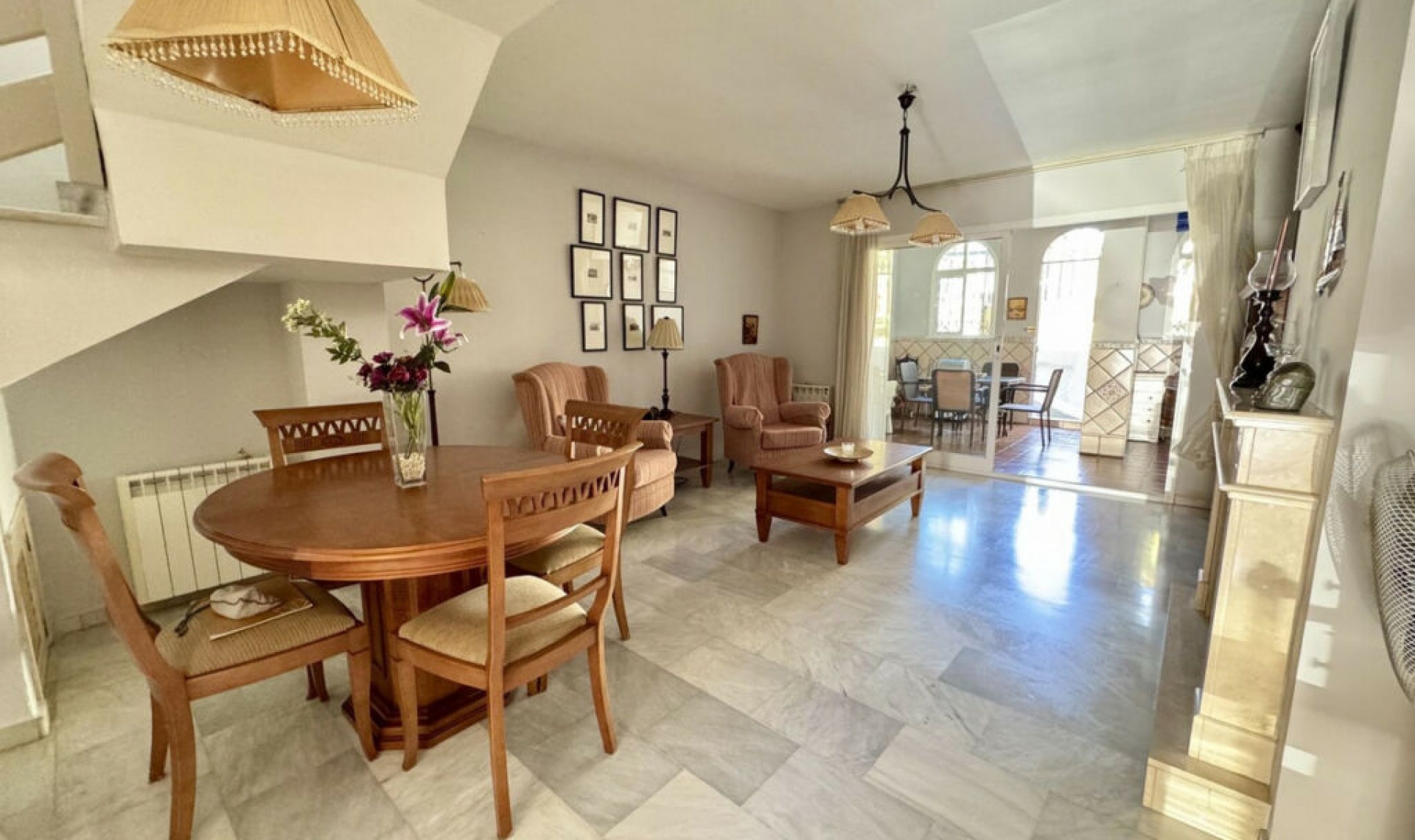 Resale - House -
Las Lagunas