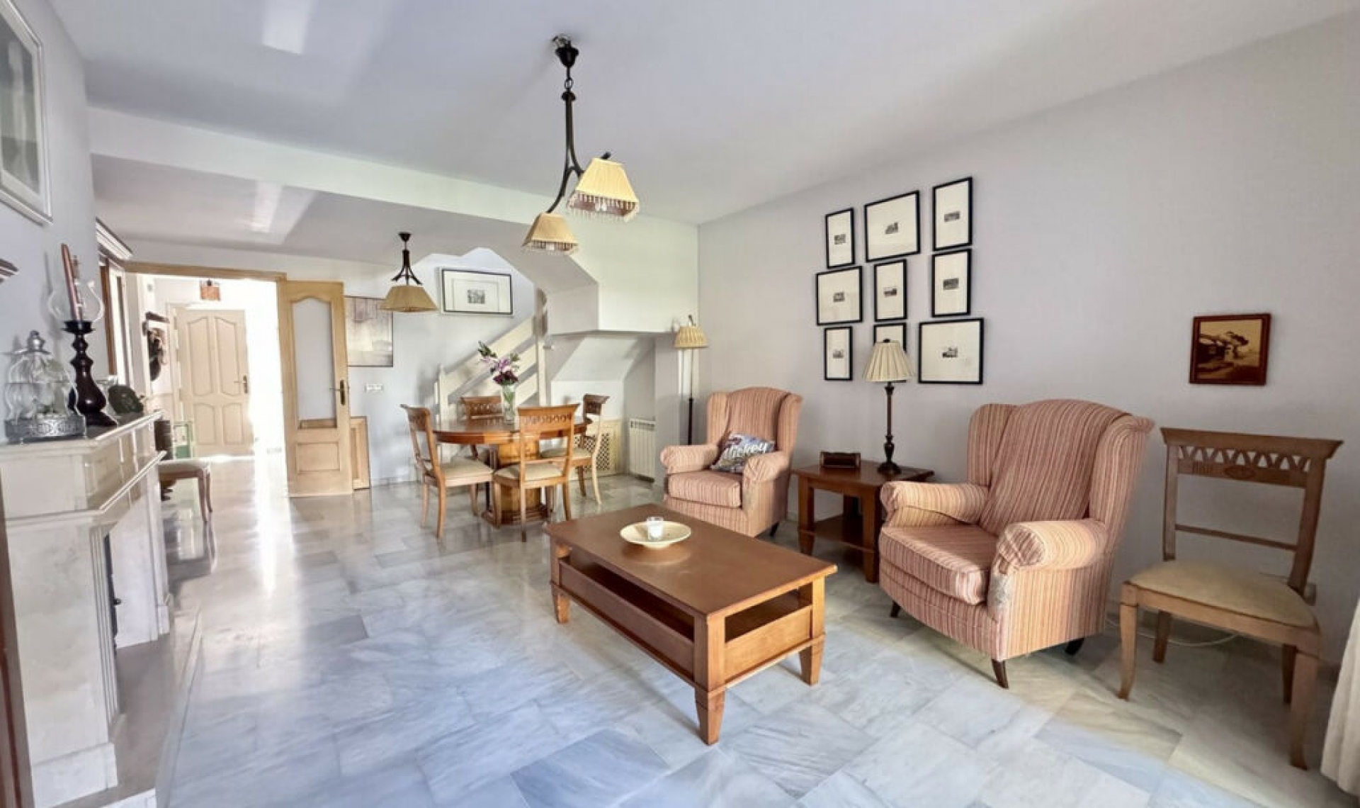 Resale - House -
Las Lagunas