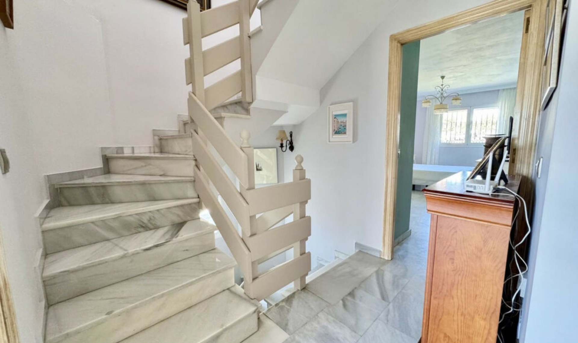 Resale - House -
Las Lagunas