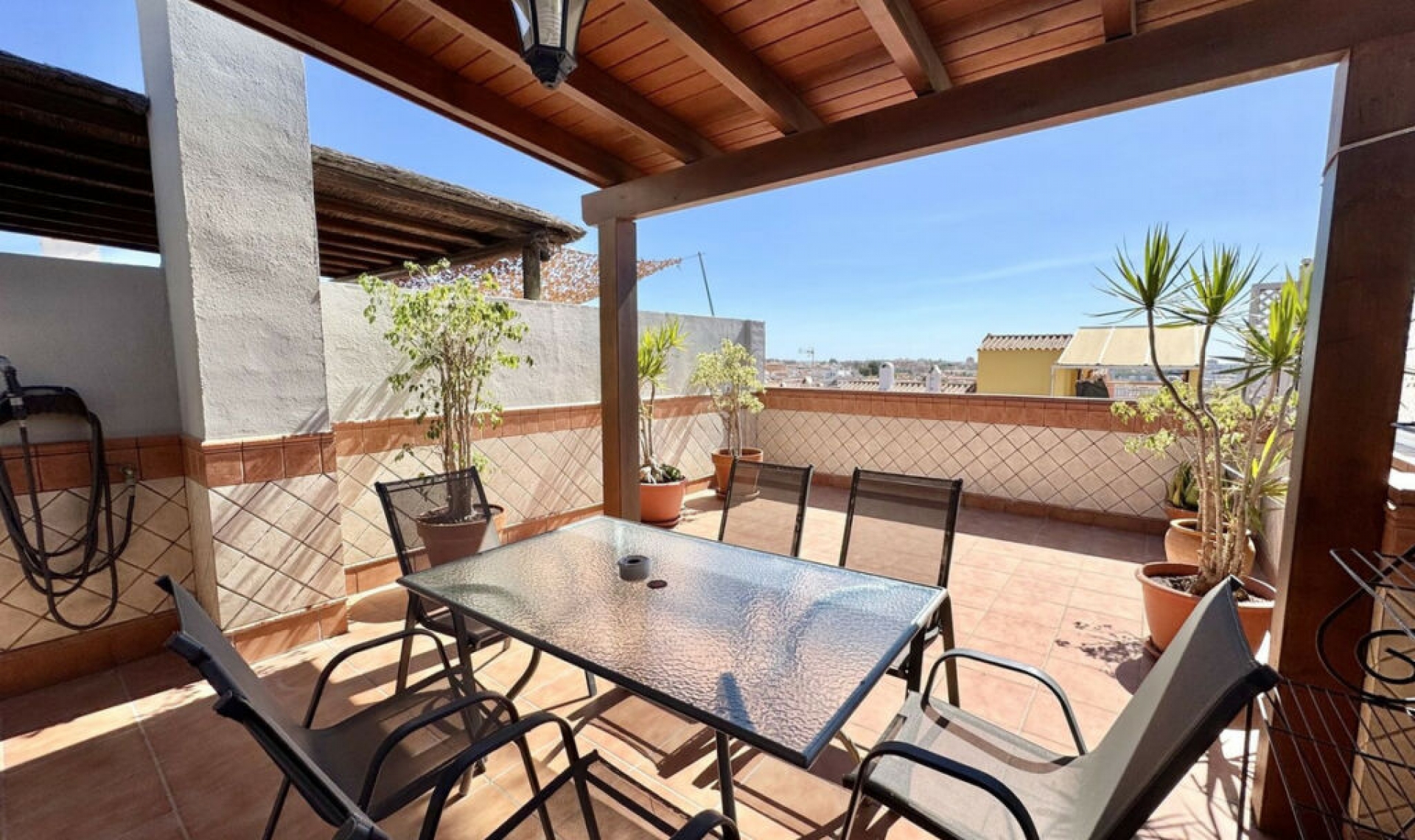 Resale - House -
Las Lagunas